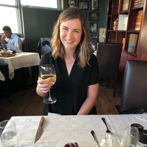 Meet your Posher, Hilary